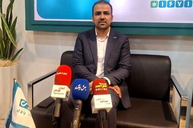امضای تفاهمنامه همکاری میان بیمه دی و خانه صنعت، معدن و تجارت ایران در نمایشگاه بورس، بانک و بیمه