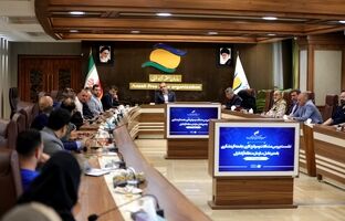 نشست بررسی مسائل و موانع فعالان گردشگری با حضور مدیرعامل سازمان منطقه آزاد انزلی برگزار شد