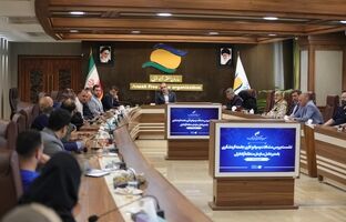 نشست بررسی مسائل و موانع فعالان گردشگری با حضور مدیرعامل سازمان منطقه آزاد انزلی برگزار شد