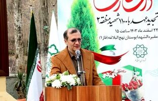 خانواده شهدای منطقه ۲ نهال ایثار غرس کردند