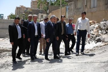 نوسازی چمن‌های مصنوعی در ۱۳ محله و ۳ مجموعه ورزشی منطقه ۵