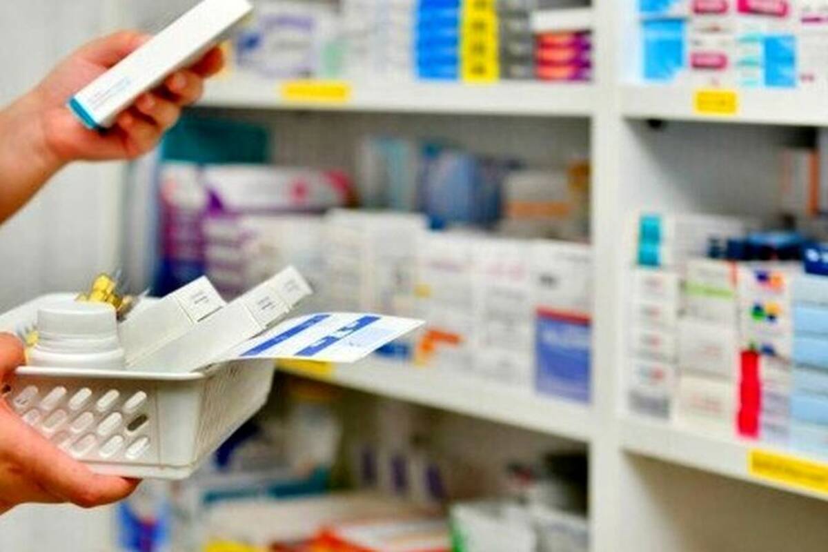 تمهیدات جدید برای مدیریت توزیع دارو در شرایط خاص / الزام داروخانه‌ها به ارائه خدمات در ایام تعطیل