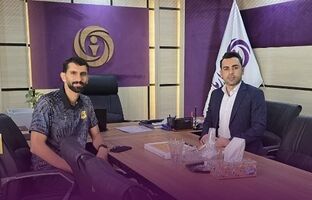 حضور فیاض میردورقی بازیکن فعال صنعت نفت آبادان و کاپیتان سابق استقلال خوزستان در شعبه اهواز بیمه آرمان