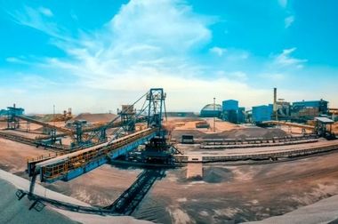 تقدیر از مهندس مدنی‌فر مدیرعامل سیمیدکو توسط وزیر امور اقتصاد و دارایی