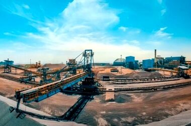 تقدیر از مهندس مدنی‌فر مدیرعامل سیمیدکو توسط وزیر امور اقتصاد و دارایی