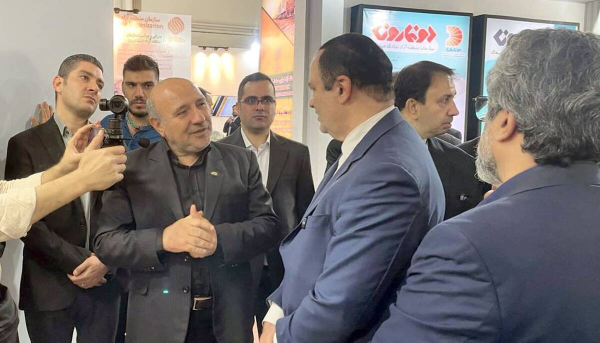  بازدید دبیر شورای عالی مناطق آزاد از غرفه ماکو در ششمین نمایشگاه لجستیک تهران