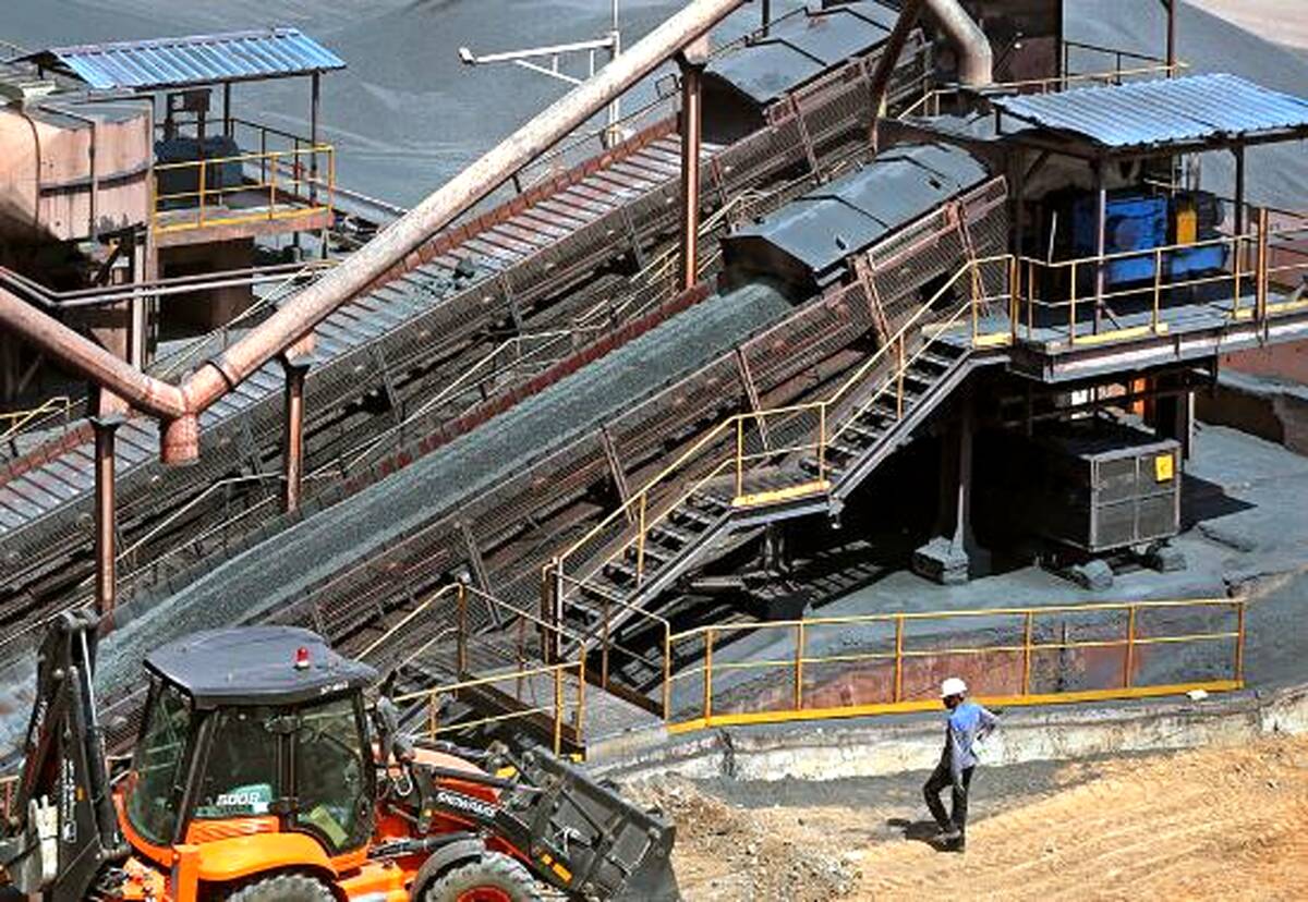 کاهش هزینه حمل و نقل سنگ آهن خواف نیازمند تکمیل زنجیره تولید است