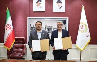 امضای تفاهم نامه همکاری بانک ملی ایران با شرکت ایران خودرو / نجارزاده: همکاری‌ دو بنگاه مالی و صنعتی با قدمت ،نقش بی‌بدیلی در توسعه‌ اقتصاد کشور دارد