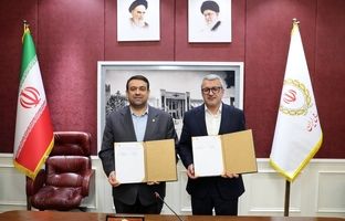 امضای تفاهم نامه همکاری بانک ملی ایران با شرکت ایران خودرو / نجارزاده: همکاری‌ دو بنگاه مالی و صنعتی با قدمت ،نقش بی‌بدیلی در توسعه‌ اقتصاد کشور دارد