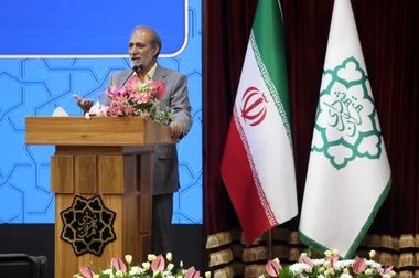 نصب ۱۲ پایه برج نوری ورودی شهرک شهید دقایقی