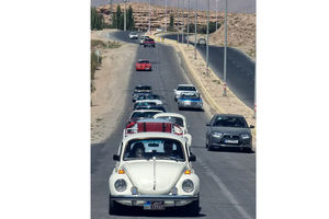 تور و گردهمایی خودروهای تاریخی و کلاسیک در مسیرهای گردشگری کاشان برگزار شد