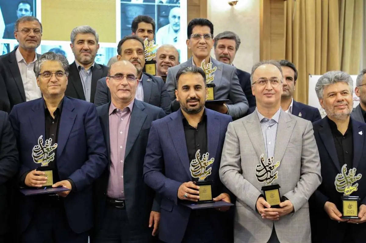  تندیس «مدیر سبز صنعت پتروشیمی ایران» به شرکت پالایش گاز هویزه خلیج‌فارس اعطا گردید