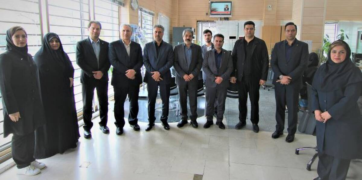 بازدید مدیرعامل موسسه صندوق ذخیره فرهنگیان از شعبه سعادت آباد بانک سرمایه