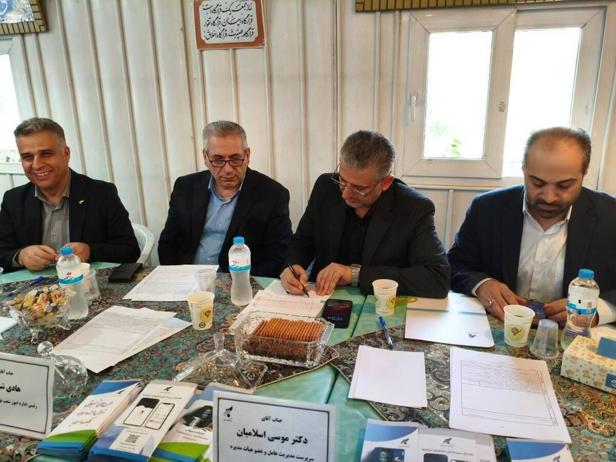 میز خدمت بانک سرمایه در نماز جمعه تهران برپا شد
