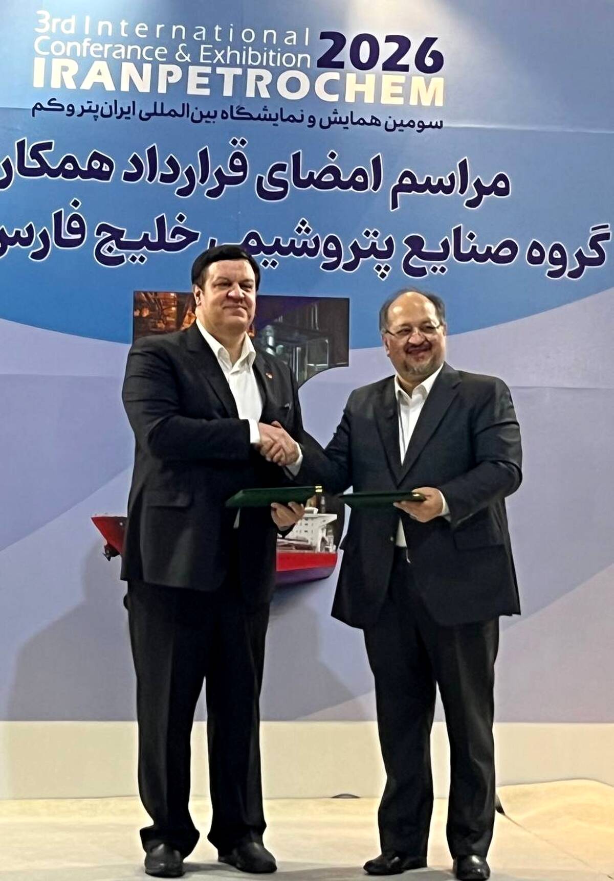 بانک ملت و هلدینگ خلیج فارس تفاهمنامه همکاری امضا کردند