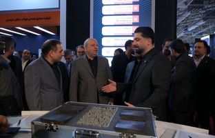 بازدید دکتر هدایت مدیرعامل شرکت سرمایه گذاری غدیر از غرفه فولاد غدیر نی‌ریز 