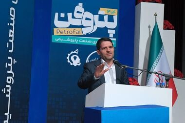 بانک مرکزی مسیر تأمین مالی یک‌میلیارددلاری پتروشیمی‌ها را هموار کرد/تأمین مالی ۵۰۰ میلیون‌دلاری از محل ارزهای صادراتی شرکت‌های هلدینگ خلیج‌فارس با پیش‌فروش ارز صادراتی