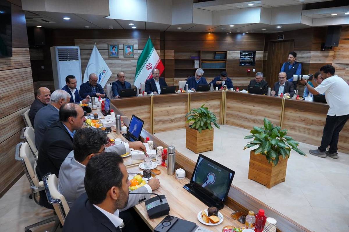 ضرورت استفاده از فناوری‌های نوین برای تولید انرژی در مبین/ تقدیر از فرزندان نخبه و مقام‌آور کارکنان