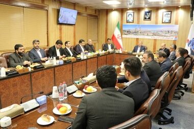 بازدید هیئت پارلمانی به سرپرستی دکتر علیزاده از پتروشیمی شیراز و دیدار با مهندس پورکیا