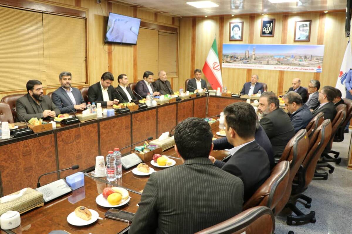 بازدید فرمانده قرارگاه اقتصادی وزارت دفاع از پتروشیمی شیراز