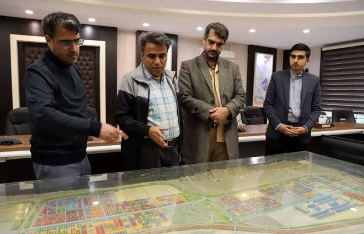 بازدید نایب رئیس کمیسیون عمران مجلس شورای اسلامی از منطقه ویژه اقتصادی لامرد