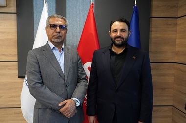 تعامل و همکاری با شرکت‌های پتروشیمی را با نگاه ملی دنبال می کنیم