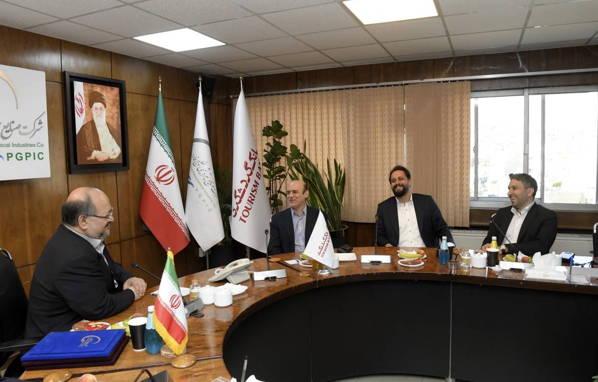 هلدینگ خلیج‌فارس و بانک گردشگری، تفاهم‌نامه همکاری امضا کردند