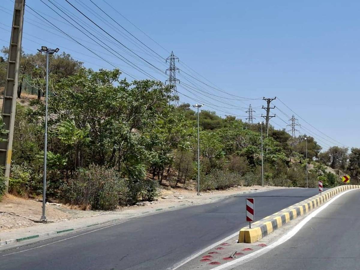 نصب ۱۲ پایه برج نوری ورودی شهرک شهید دقایقی