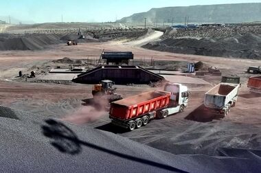 بازدید رئیس جمهور و جمعی از اعضای دولت از غرفه گهرزمین