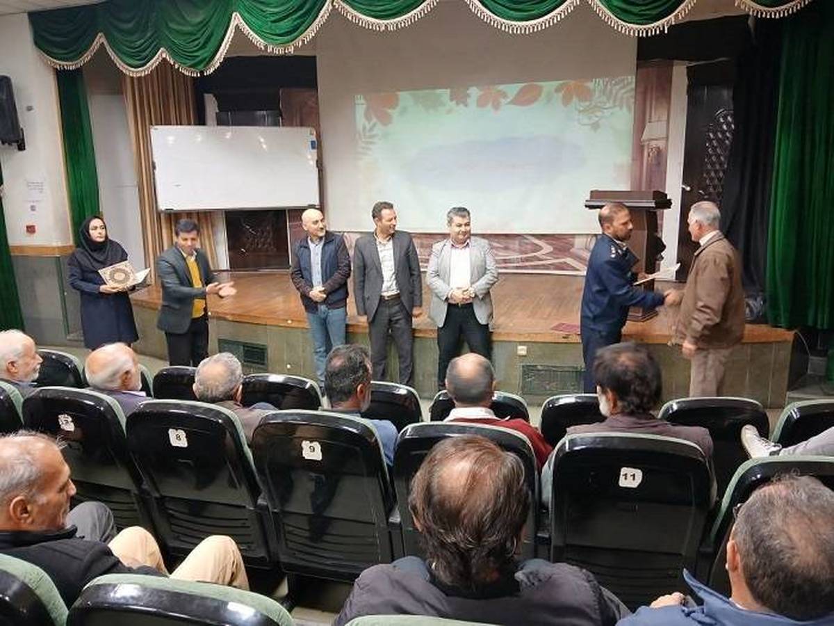 تجلیل رانندگان قانونمند ناوگان حمل و نقل عمومی منطقه 2 پایتخت