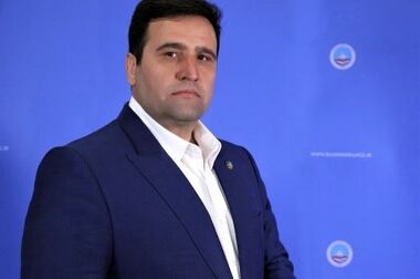 پرداختی کارکنان بیمه ایران همراه با حمایت های رفاهی در اولویت ویژه قرار گیرد