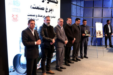 نصب سکوی تولیدی میدان نفتی رشادت در آب‌های نیلگون خلیج همیشه فارس