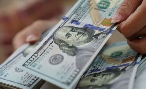 جذابیت کاذب بازار ارز باید با سیاست‌های مالیاتی مهار شود