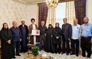 ابلاغ سلام رهبر معظم انقلاب به خانواده شهدا در گرمسار