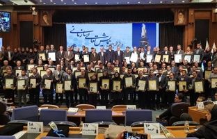  برای نخستین بار ۱۰ شرکت از گروه فولاد خوزستان جایزه تعالی سازمانی دریافت نمودند