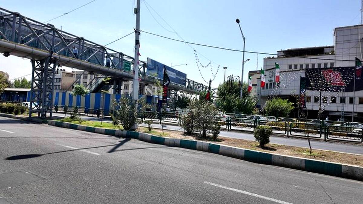 پل‌های عابر پیاده مکانیزه خیابان آزادی نوسازی می شوند