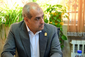 اهدای نشان پیام‌آوران مهربانی به شهردار منطقه یک تهران