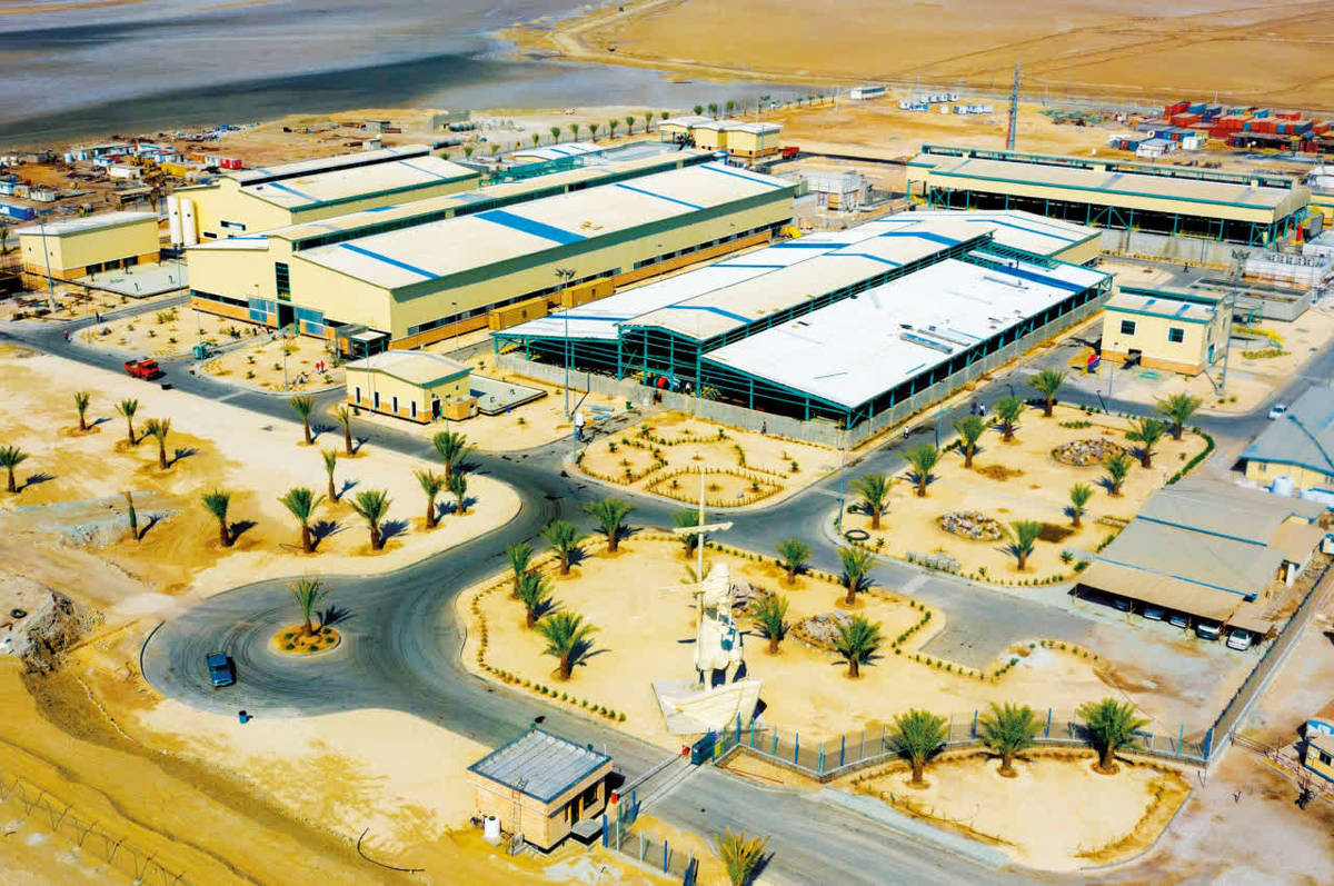 راه اندازی بزرگ ترین واحد نمک زدایی کشور؛ پاسخی راهبردی به بحران آب / ظرفیت 140 میلیون متر معکبی نمک زدایی، زیرساخت ملی برای پایداری تولید است