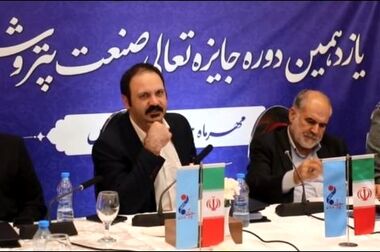 برگزاری مراسم گرامیداشت روز پرستار و تقدیر از پرستاران درمانگاه پتروشیمی مارون با حضور جمعی از مدیران شرکت