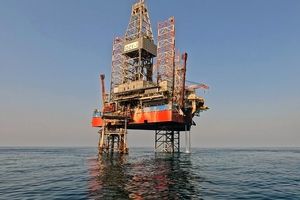 جابجایی سکوی حفاری DCI-1 به میدان گازی بلال در شرایط دشوار جوی به پایان رسید