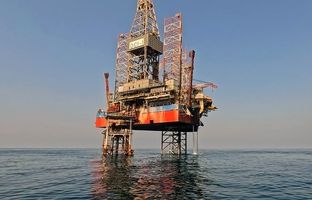 جابجایی سکوی حفاری DCI-1 به میدان گازی بلال در شرایط دشوار جوی به پایان رسید