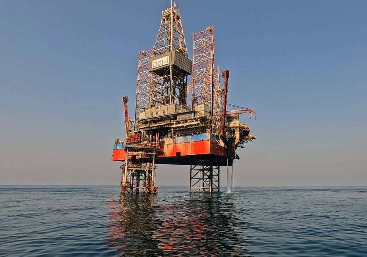 جابجایی سکوی حفاری DCI-1 به میدان گازی بلال در شرایط دشوار جوی به پایان رسید