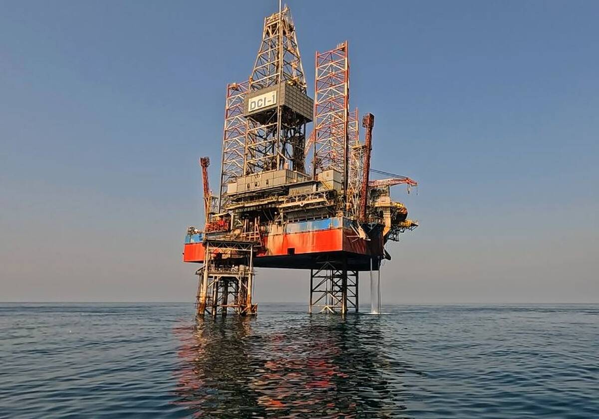 جابجایی سکوی حفاری DCI-1 به میدان گازی بلال در شرایط دشوار جوی به پایان رسید