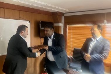 بازدید مدیرعامل این بانک از شرکت ذوب آهن آرمان آسیا در استان سمنان