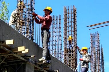  تبعیض در حق کارگران ساختمانی/ از فشار روانی تا محرومیت از بیمه‌ی تامین اجتماعی