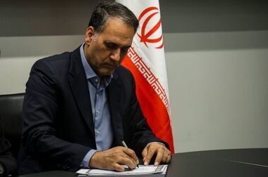  گواهی سپرده کالایی گندله چادرملو رونمایی شد / اهدای لوح افتخار برترین‌های بورس کالا به مدیرعامل چادرملو