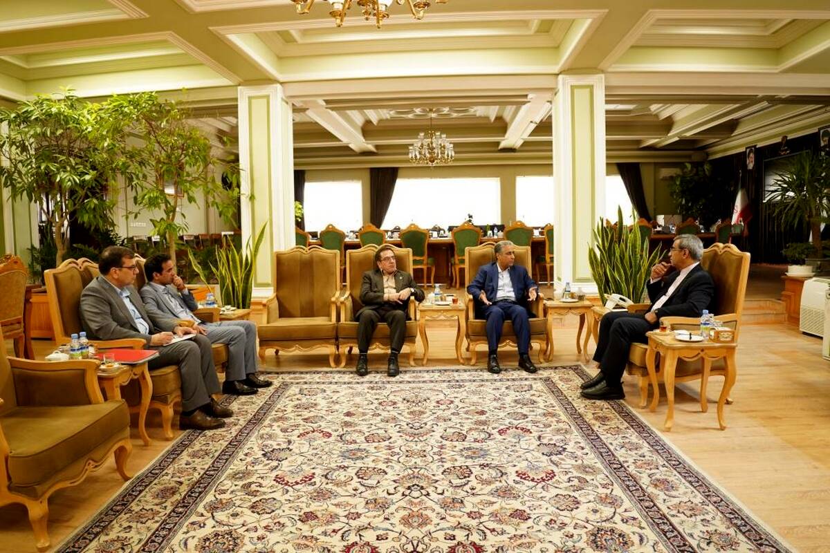 مدیرعامل بانک صنعت و معدن، در دیدار با استاندار خراسان رضوی: بانک پروژه‌محور، راهبرد جدید افزایش کارایی/ قدردانی مظفری از تقویت اختیارات استانی