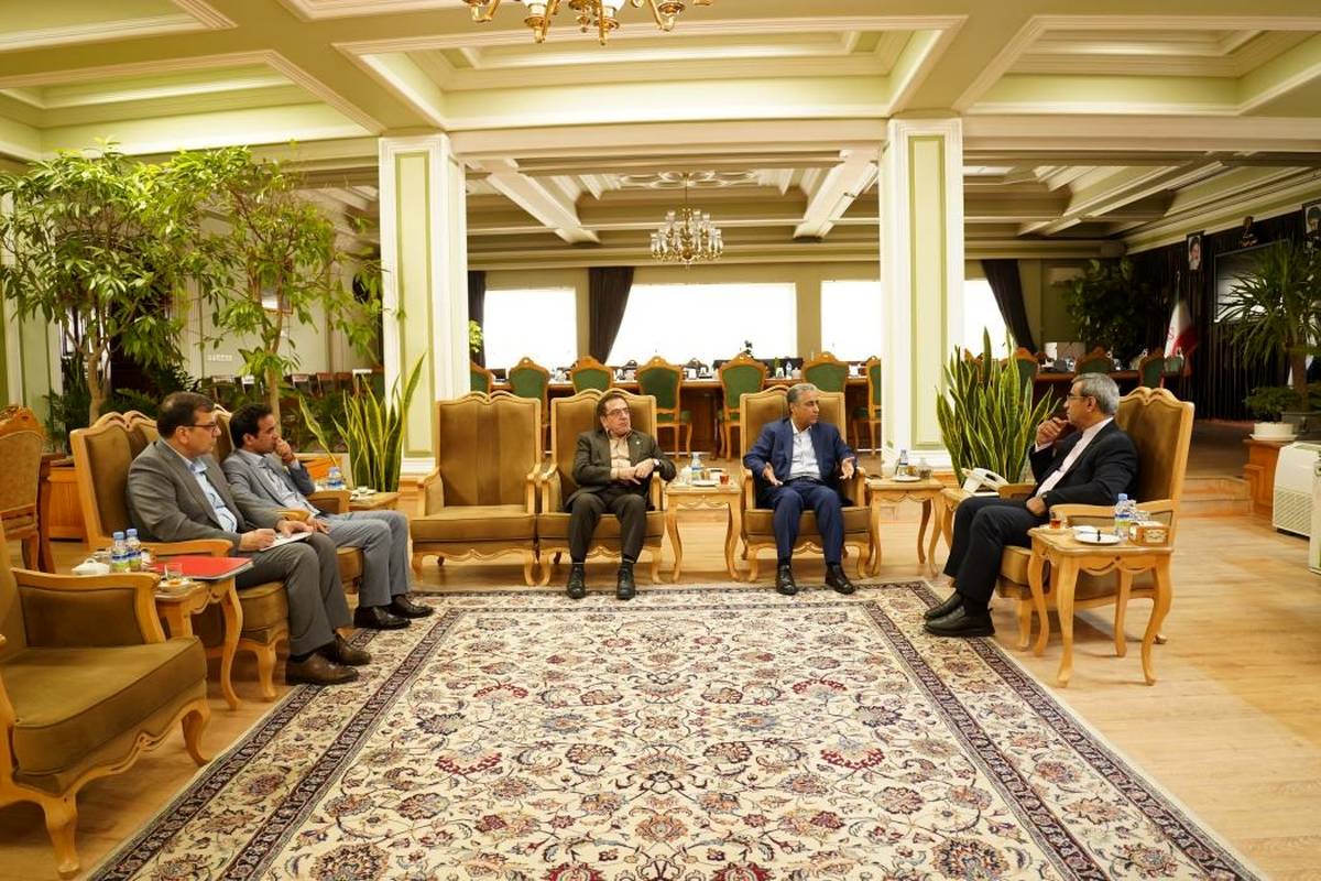 مدیرعامل بانک صنعت و معدن، در دیدار با استاندار خراسان رضوی: بانک پروژه‌محور، راهبرد جدید افزایش کارایی/ قدردانی مظفری از تقویت اختیارات استانی