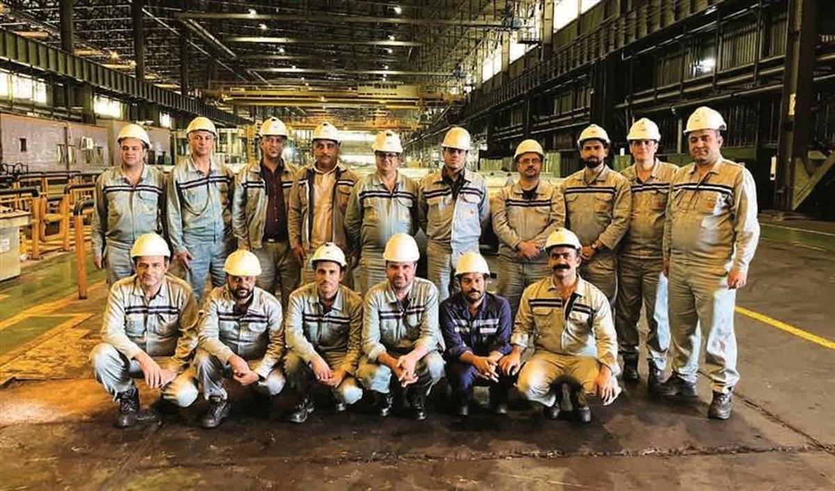 کسب رکورد ماهانه تولید کلاف سرد در خط کورکتیو ۴ نورد سرد