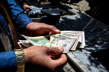 «دارو» در تنگنای ارز و بدهی